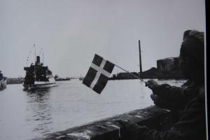 Båd med hjemvendte fra Sverige ankommer til København i maj 1945 © Dansk-Jødisk Museum