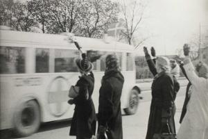 Modtagelse af de hvide busser © Det Kongelige Bibliotek