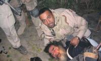 Saddam Hussein bliver taget til fange af amerikanske soldater i 2003