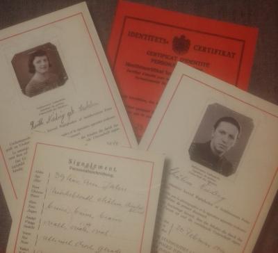 Rejsedokumenter for et jødisk ægtepar fra Tyskland som i søgte tilflugt i Danmark. I 1940 blev de overgivet til tysk politi og hustruen omkom i Auschwitz.