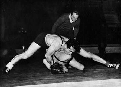 Den dansk-jødiske mesterbryder Abraham Kurland i færd med at vinde OL-sølv i 1932. © Hans Bonde