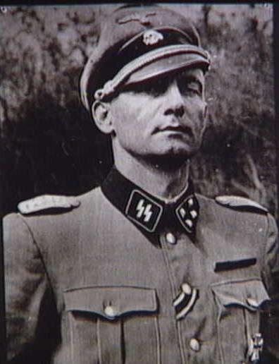 Christian Frederik Schalburg, SS-Sturmbannführer og chef for Frikorps Danmark. Faldt ved Ilmen-søen i Rusland i juni 1942. I mindst en uge efter kommandørens død praktiserede Frikorps Danmark at myrde samtlige soldater fra Den Røde Hær, som overgav sig un