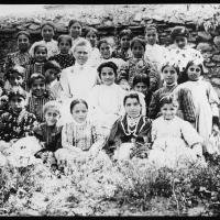 Bodil Biørn med armensk skoleklasse
